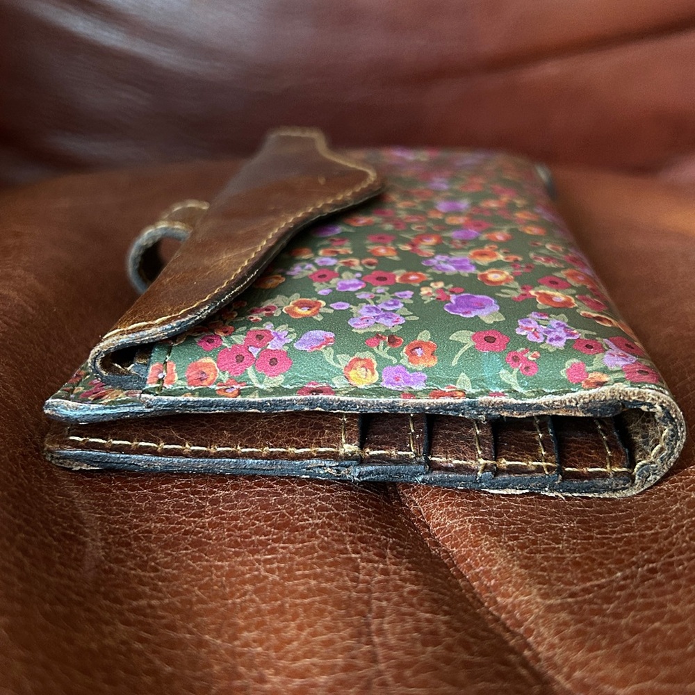 Patricia Nash Wallet - Picture 6 of 10